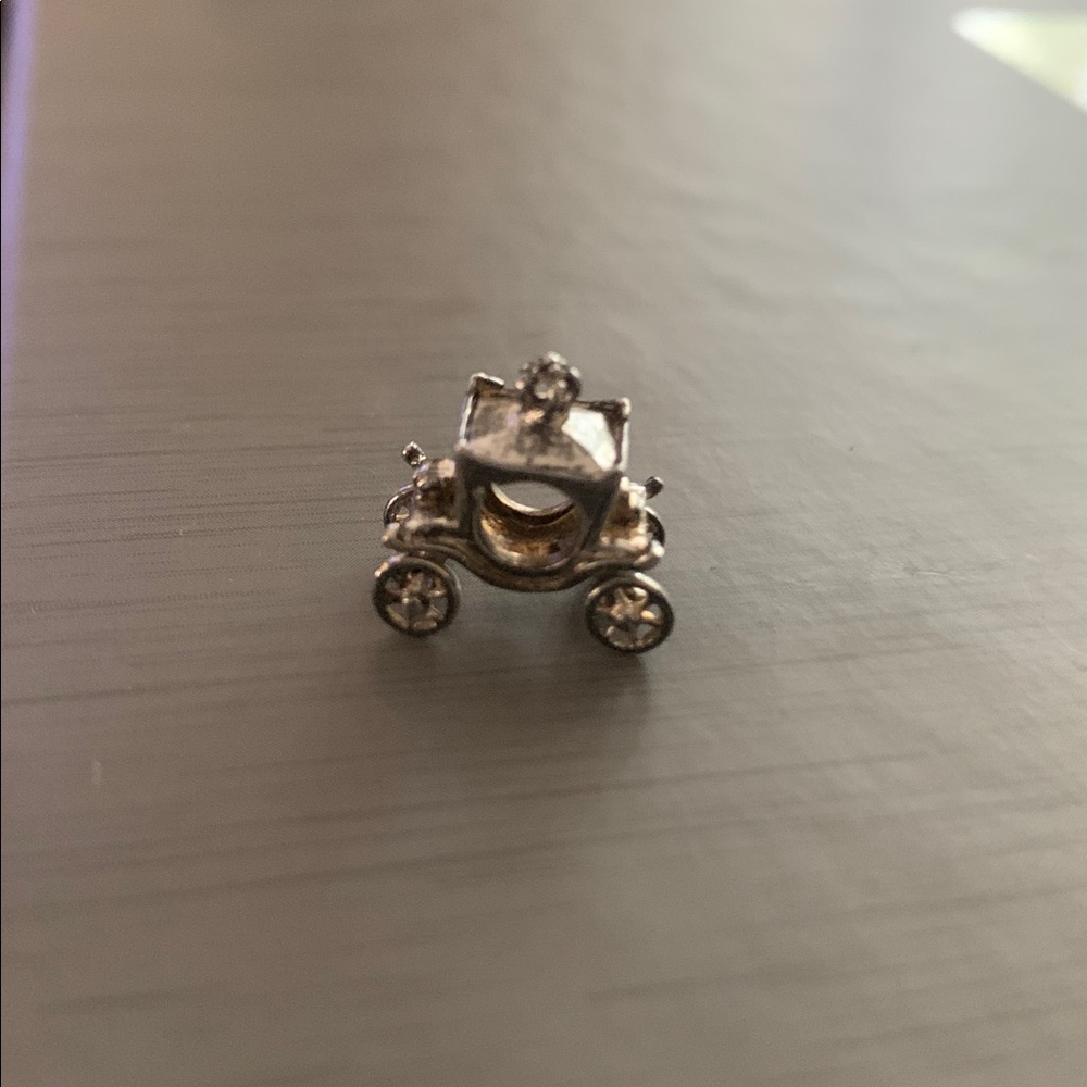 Halia Regal Carriage Charm